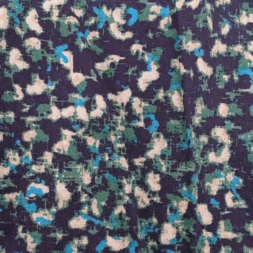 Eddie Bauer Women’s Leaf Motif Button Up Shirt - Picture 8 of 8